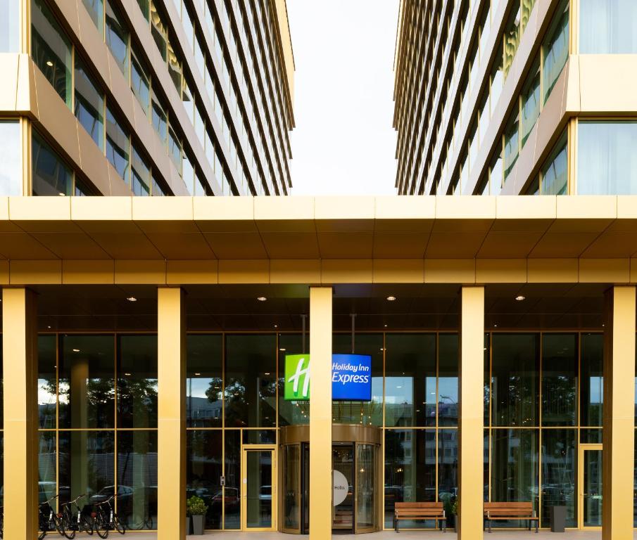 Holiday Inn Express Amsterdam North Riverside