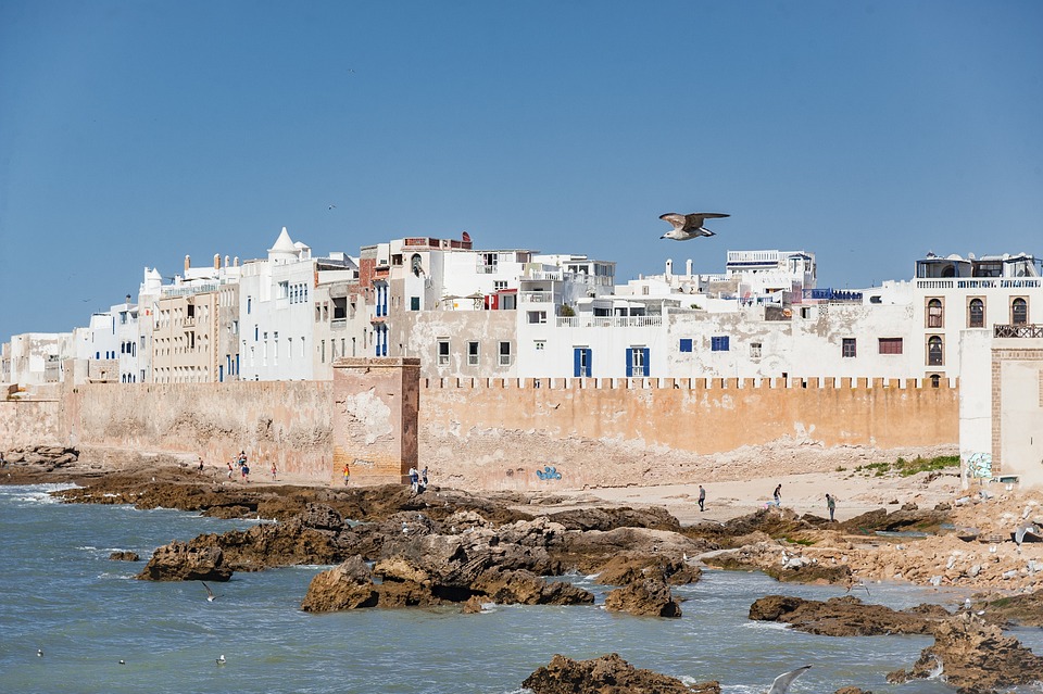 <p>Prima colazione in hotel. Partenza per Essaouira, uno dei luoghi piu affascinanti e celebri del Marocco sull&#39;Oceano Atlantico. All&#39;arrivo, visita della medina e il vecchio porto, edificato durante la dominazione portoghese. Pranzo e nel pomeriggio tempo libero nella medina.&nbsp;Cena e pernottamento in hotel .</p>