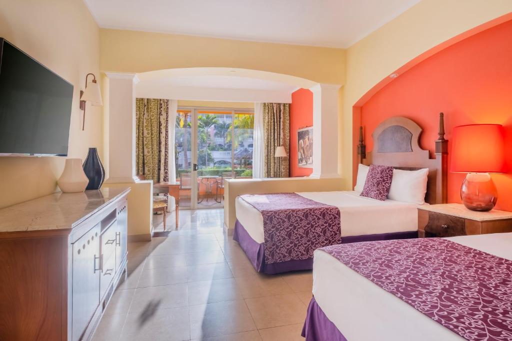 Iberostar Waves Rose Hall Beach