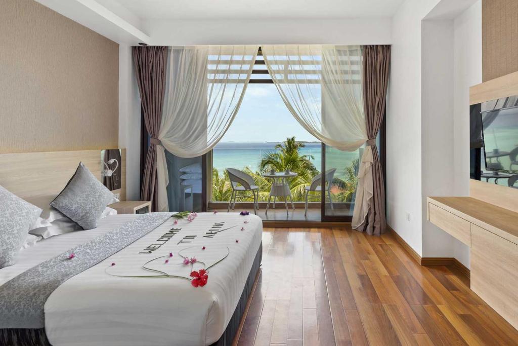 ARENA BEACH HOTEL 4*