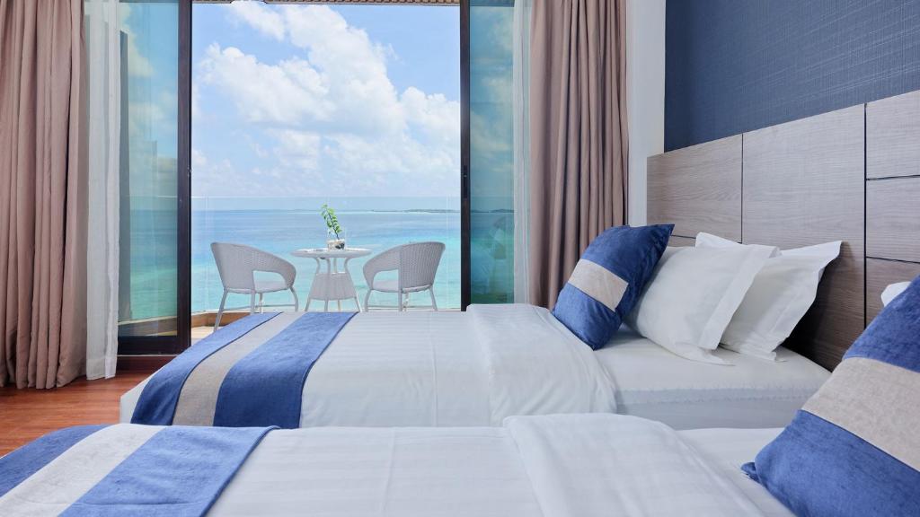 ARENA BEACH HOTEL 4*