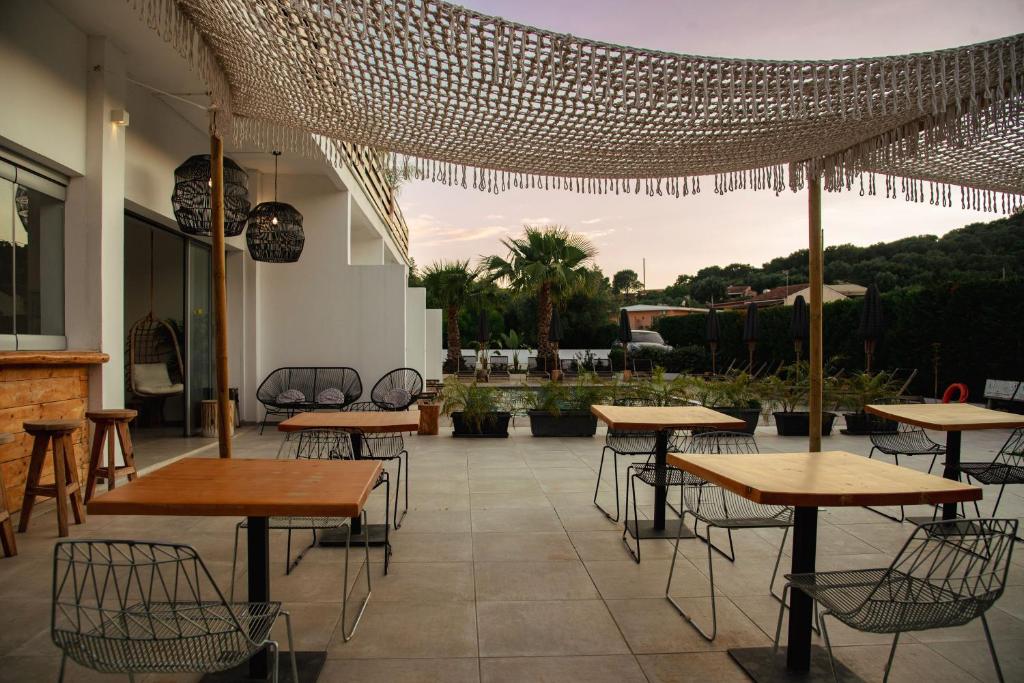 BOHOTEL Messonghi - Designer's Hotel