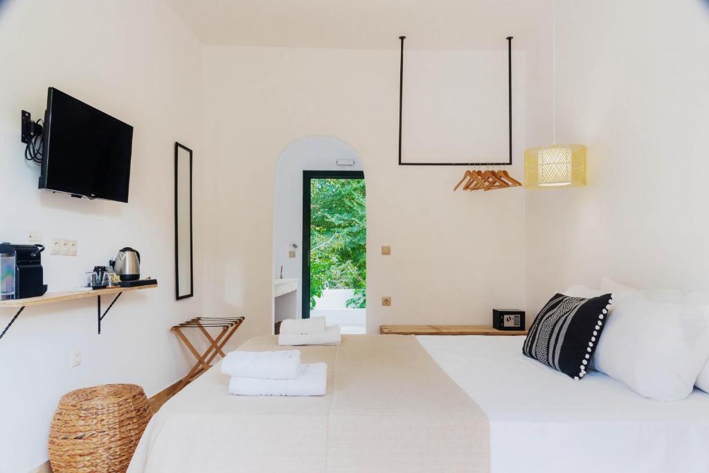 BOHOTEL Messonghi - Designer's Hotel